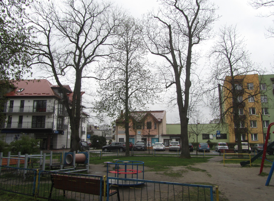 park obok kościoła (1)